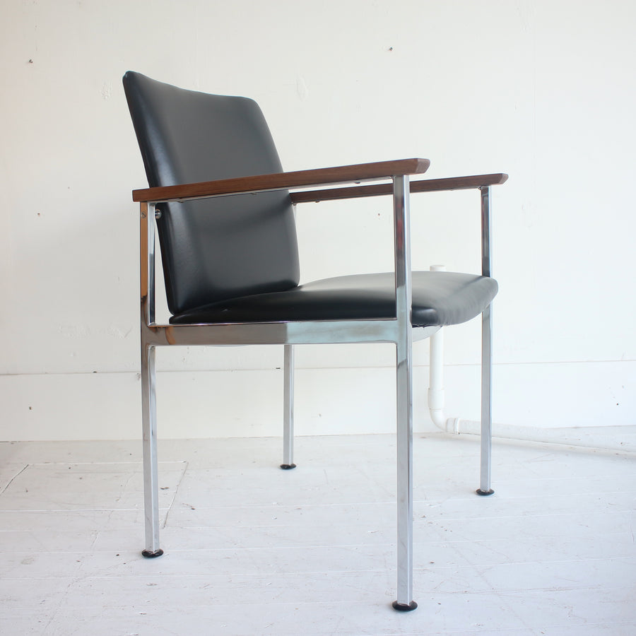 Framac chair Model F102