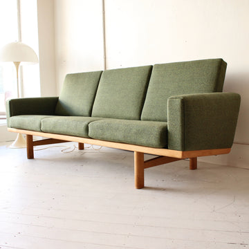 Hans J. Wegner Ge236/3 sofa