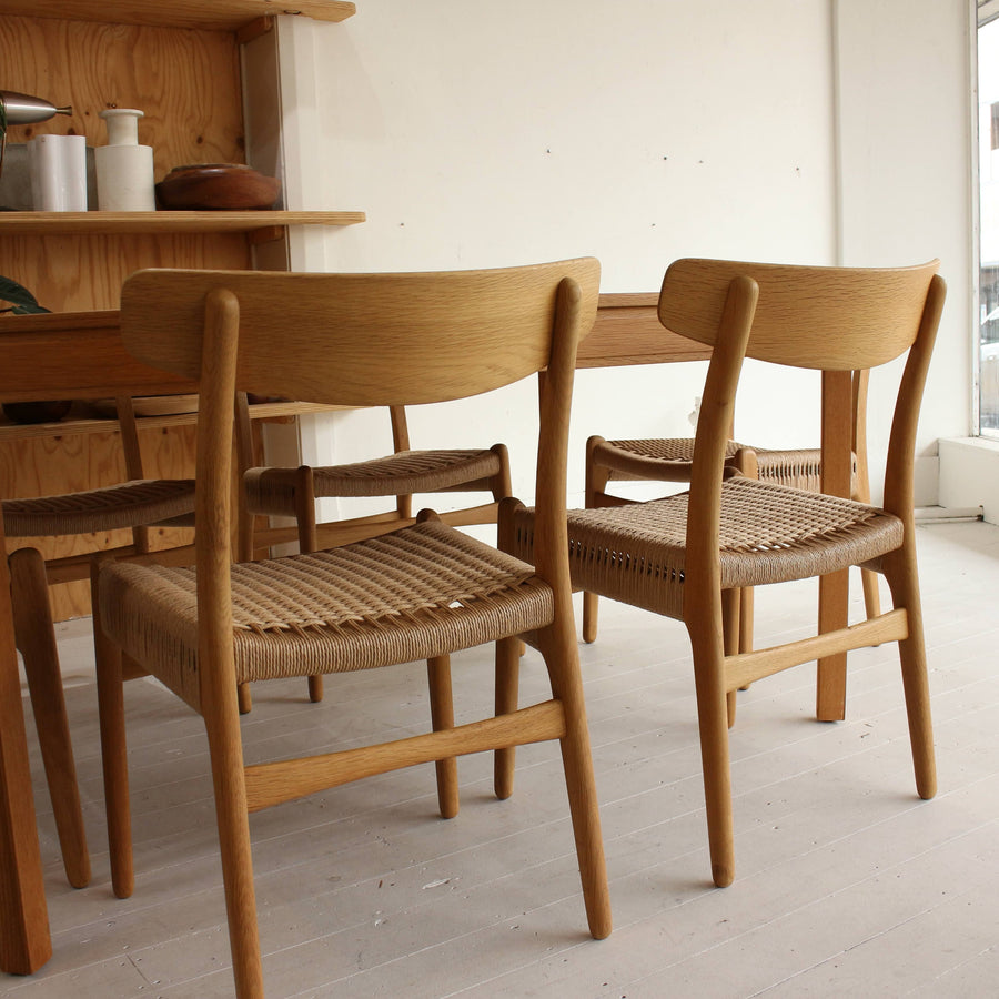 Set of six Hans Wegner oak dining chairs. Model CH23