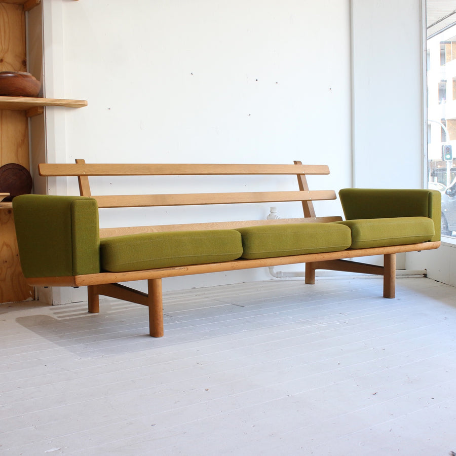 Hans Wegner sofa lounge GE 236/3