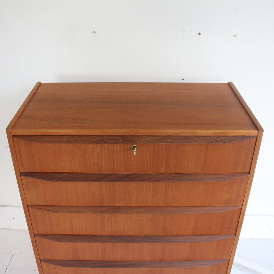 Danish chest of drawers ref 10045