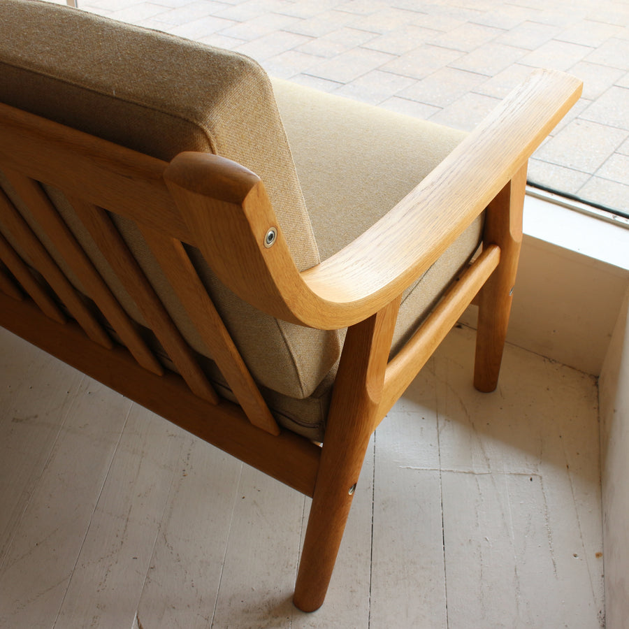 Danish sofa by Hans Wegner model GE530/3