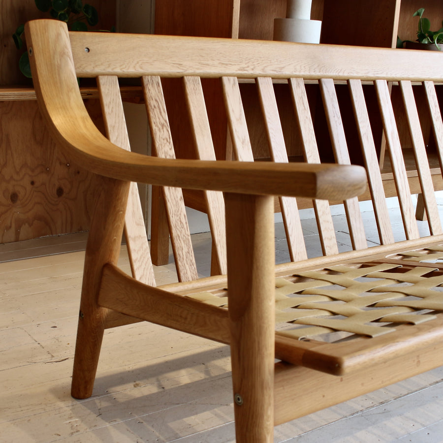 Danish sofa by Hans Wegner model GE530/3