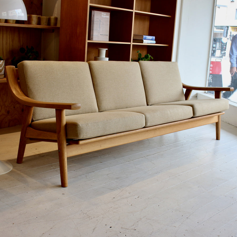 Danish sofa by Hans Wegner model GE530/3