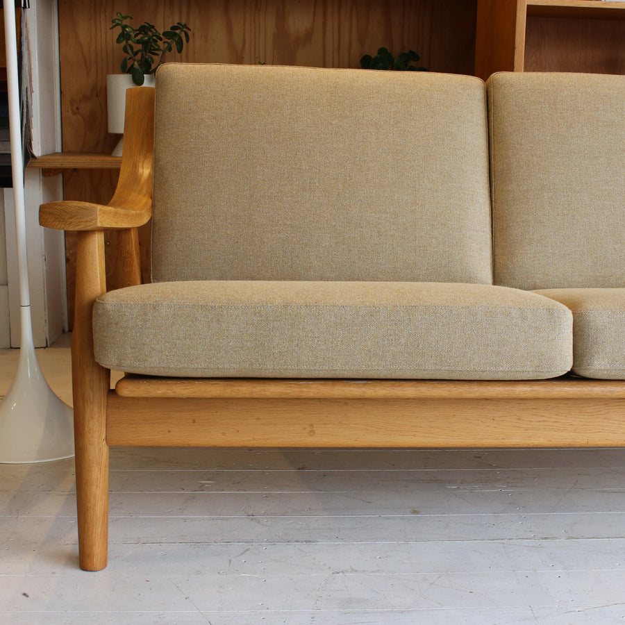 Danish sofa by Hans Wegner model GE530/3