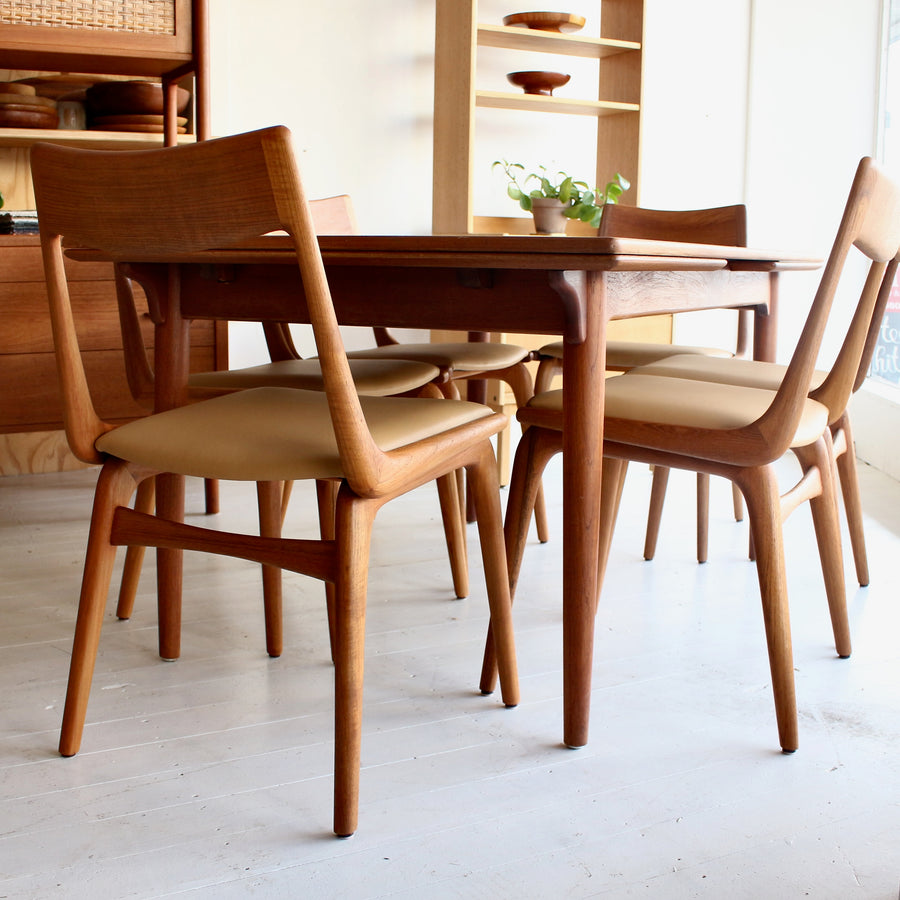 Danish teak dining table by Alfred Christiansen