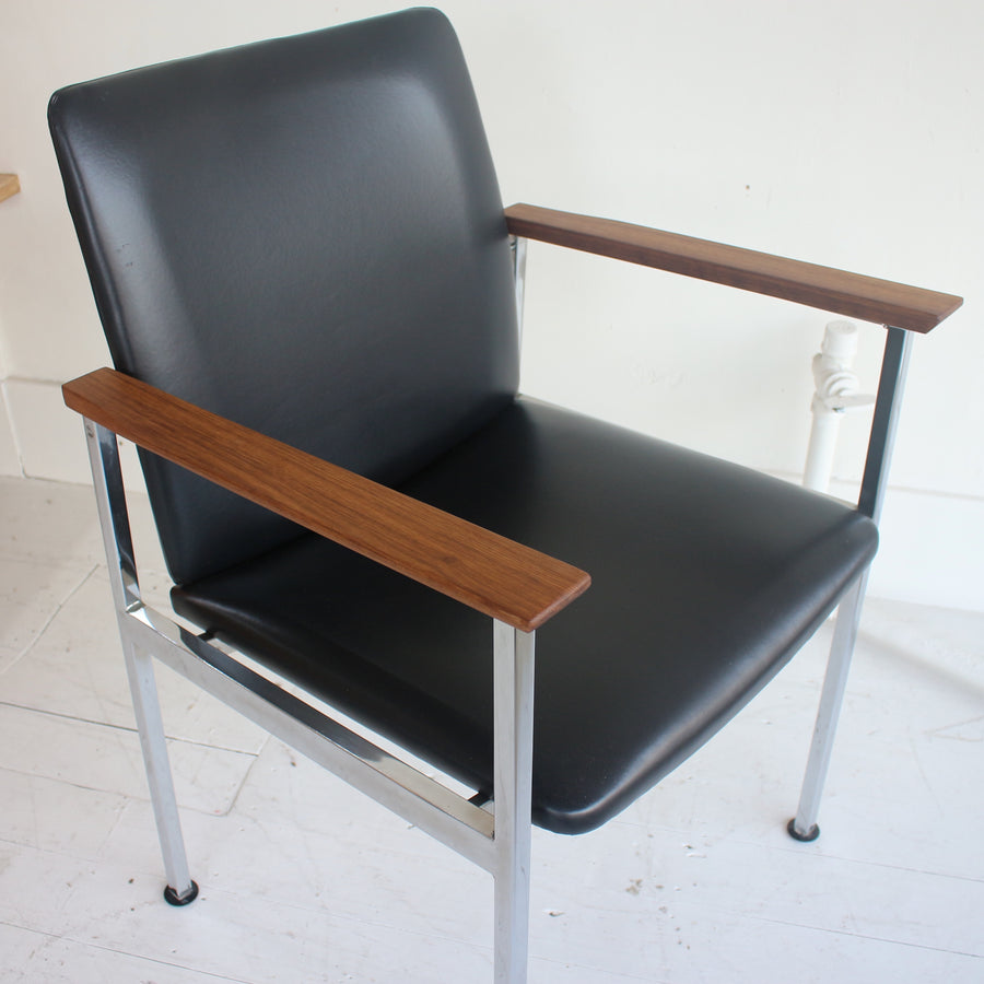 Framac chair Model F102