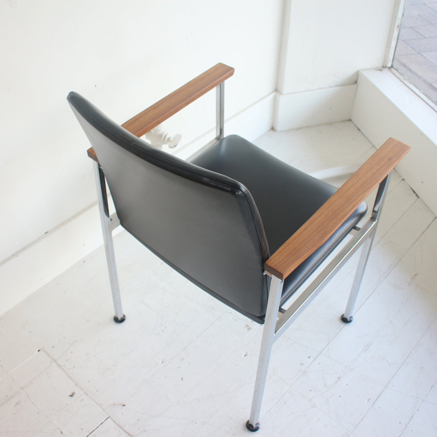 Framac chair Model F102