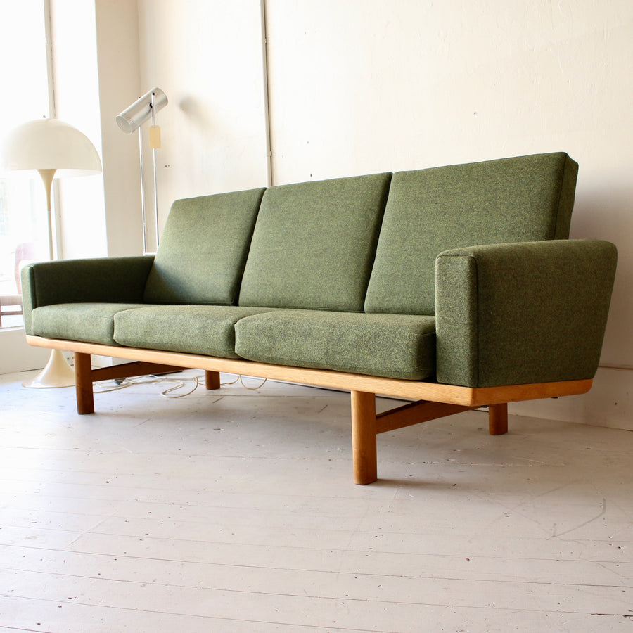 Hans J. Wegner Ge236/3 sofa