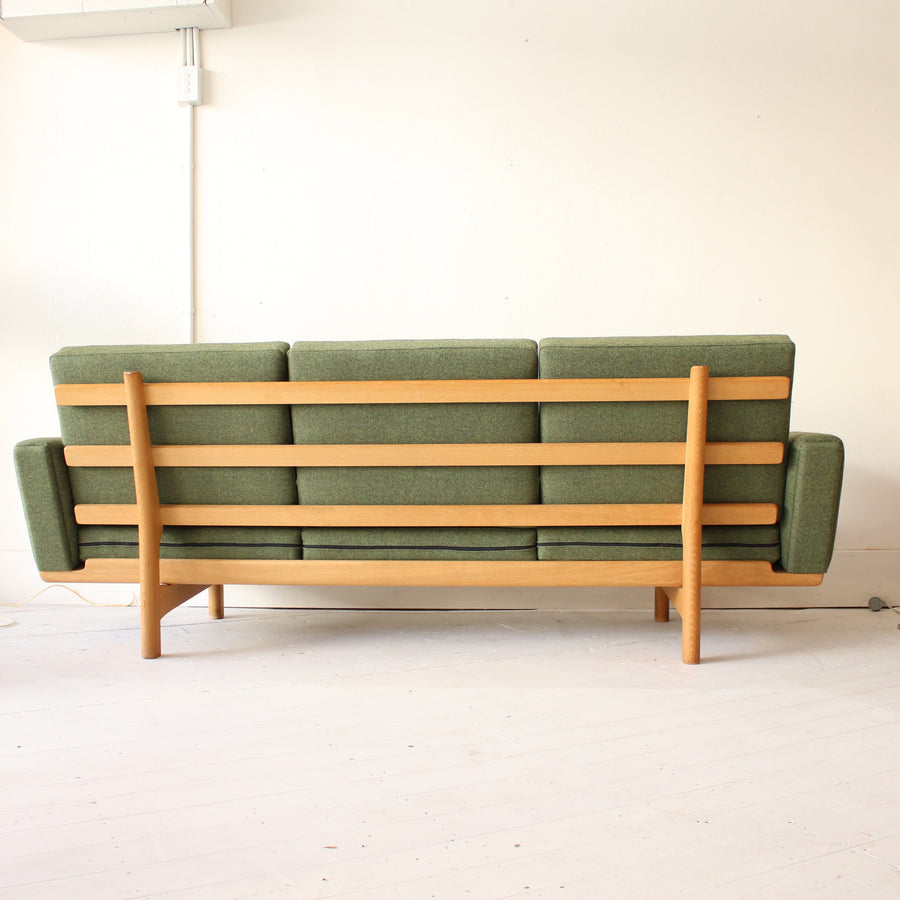 Hans J. Wegner Ge236/3 sofa