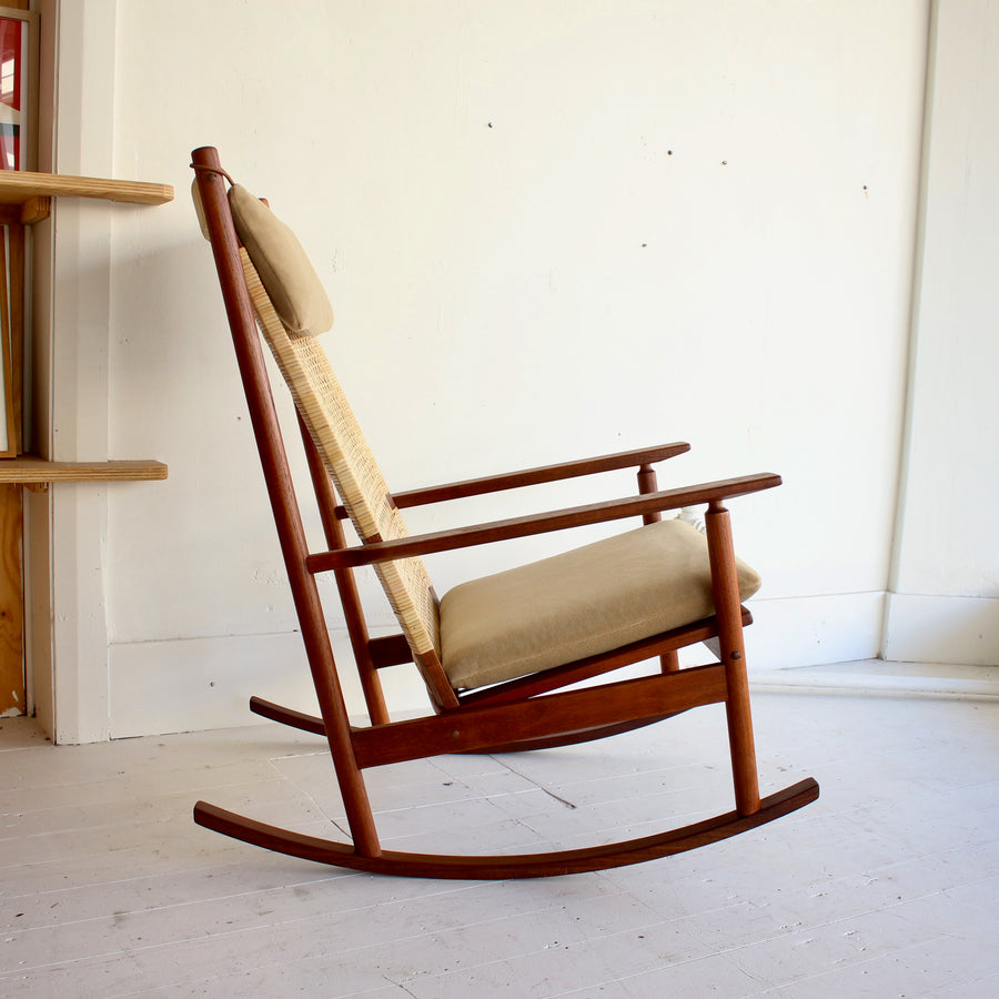 Hans Olsen rocking chair model 532A