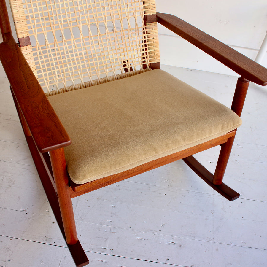 Hans Olsen rocking chair model 532A