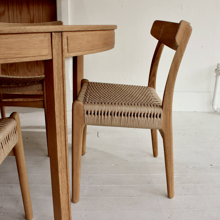 Set of six Hans Wegner oak dining chairs. Model CH23