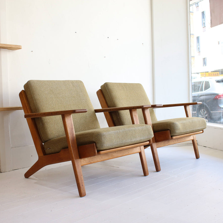 Pair Hans Wegner armchairs. Model GE290