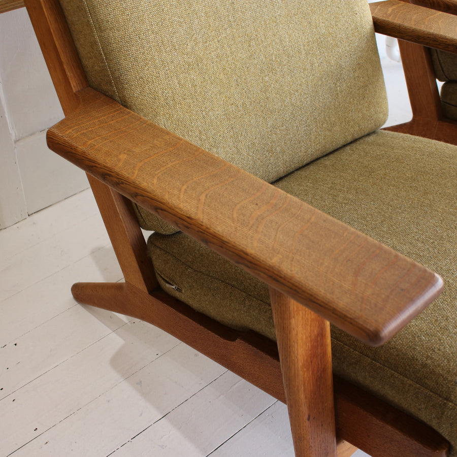 Pair Hans Wegner armchairs. Model GE290