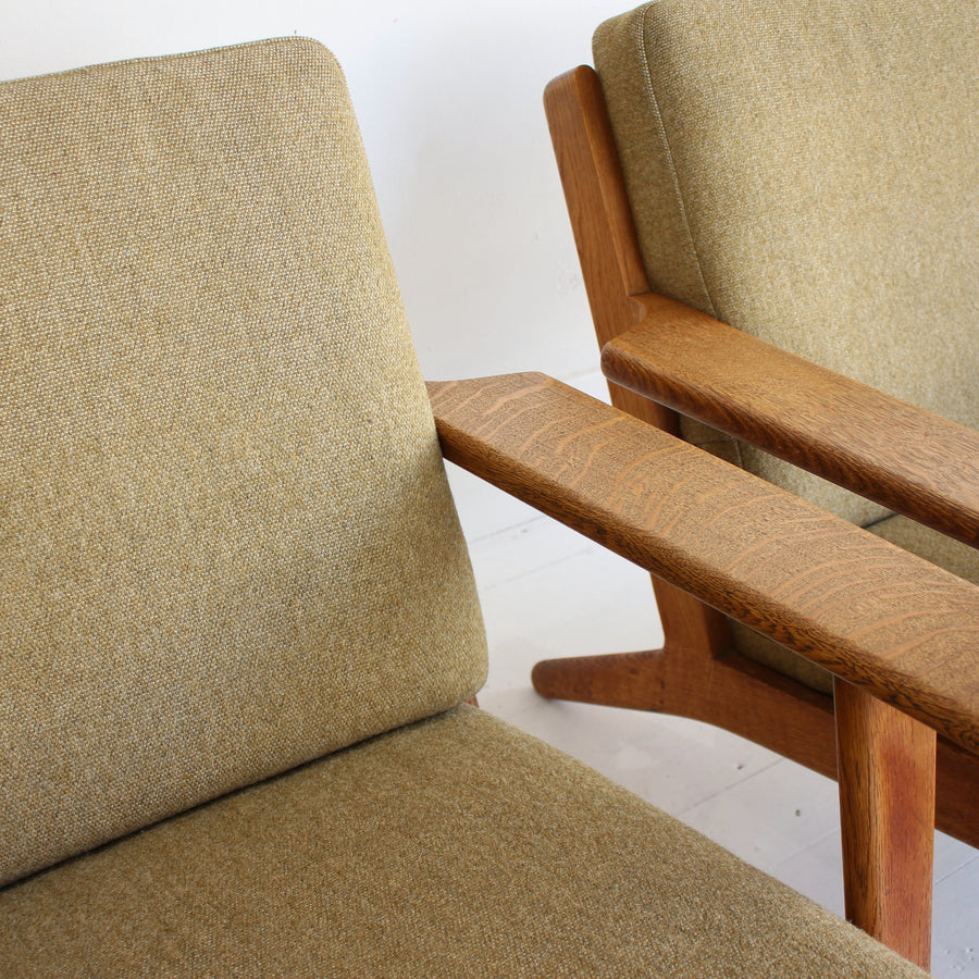 Pair Hans Wegner armchairs. Model GE290