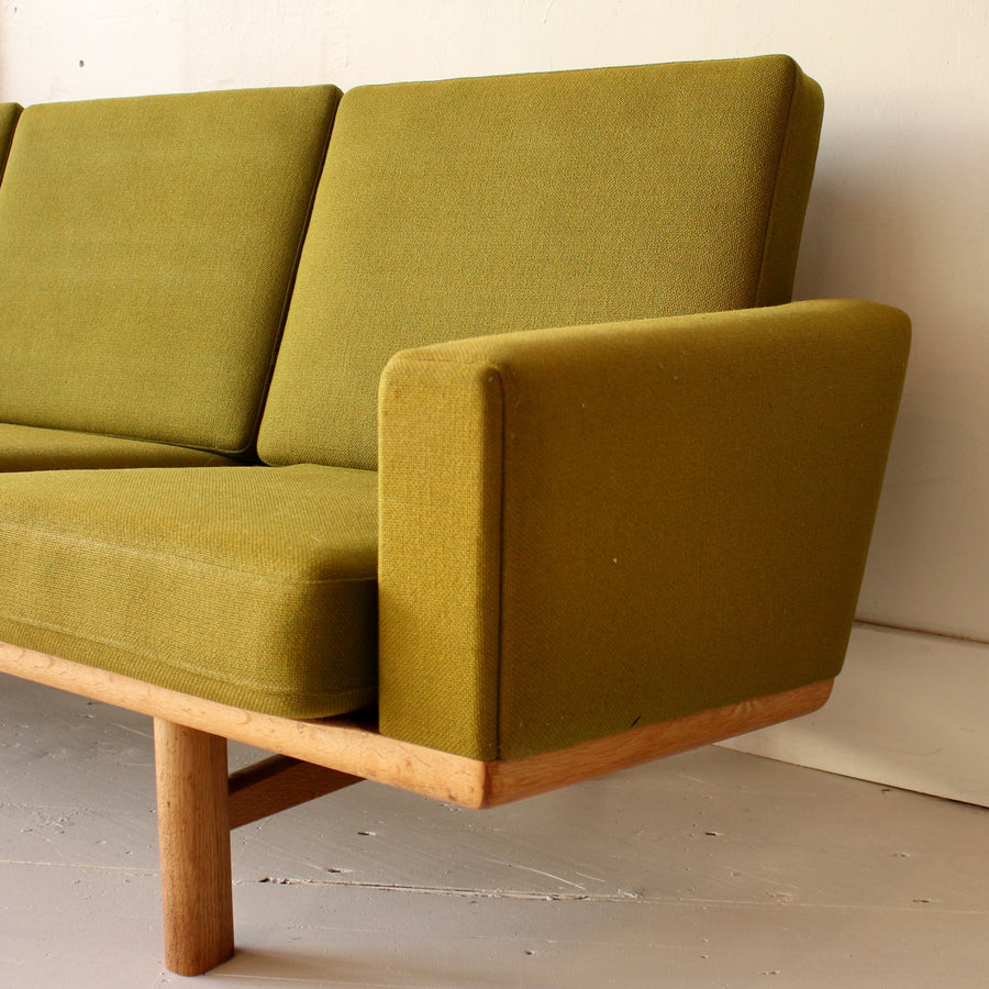 Hans Wegner sofa lounge GE 236/3