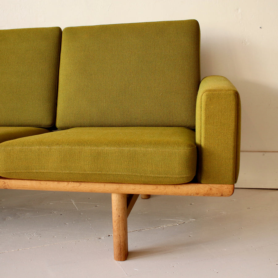 Hans Wegner sofa lounge GE 236/3