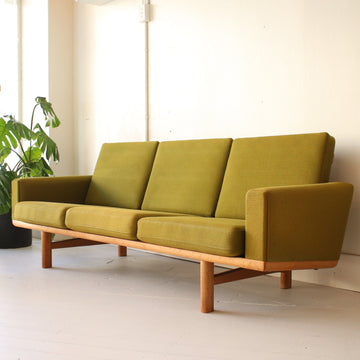 Hans Wegner sofa lounge GE 236/3