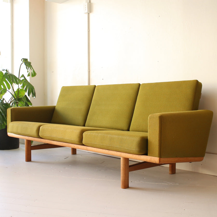 Hans Wegner sofa lounge GE 236/3
