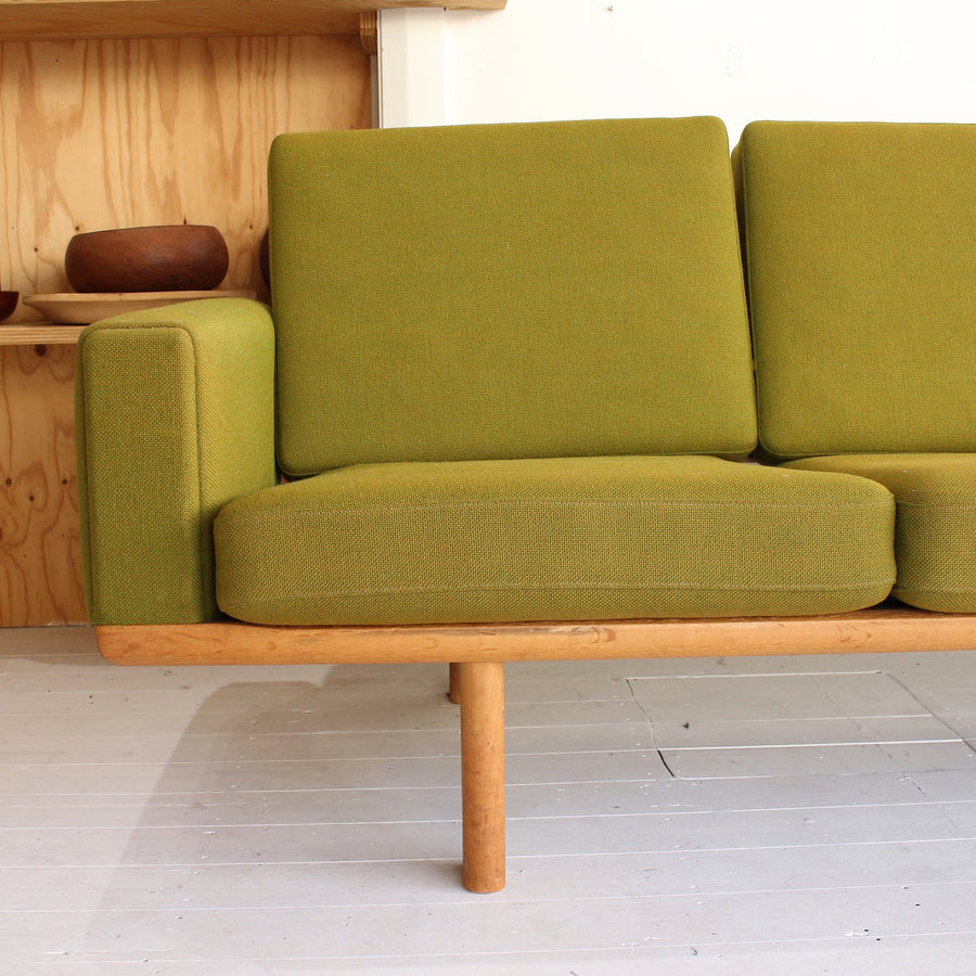 Hans Wegner sofa lounge GE 236/3