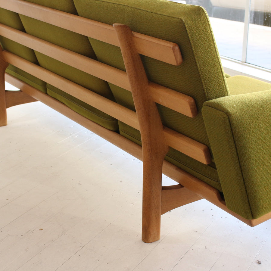 Hans Wegner sofa lounge GE 236/3