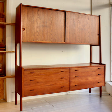 Hans J. Wegner RY20 teak sideboard and hutch