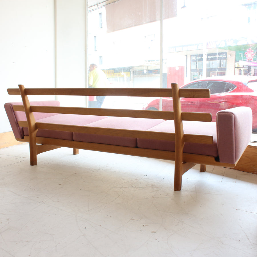Hans J. Wegner GE236/3 Sofa