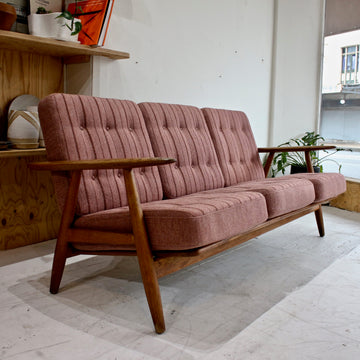 Hans J. Wegner GE240/3 Sofa