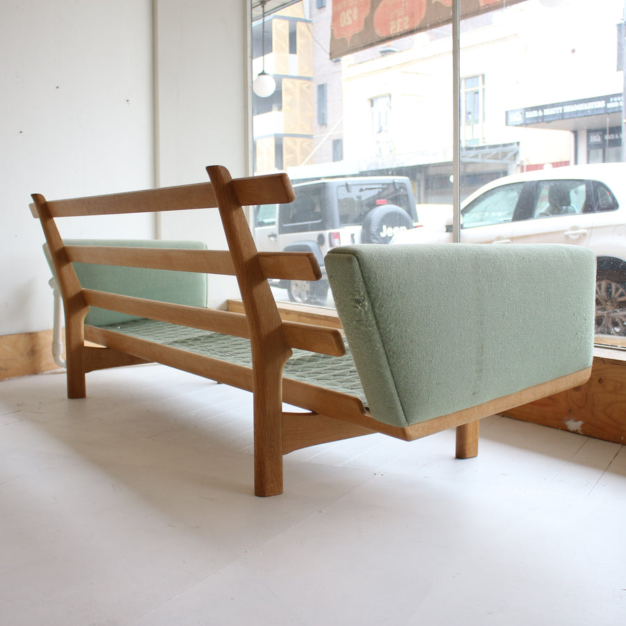 Hans J. Wegner GE236/3 Sofa