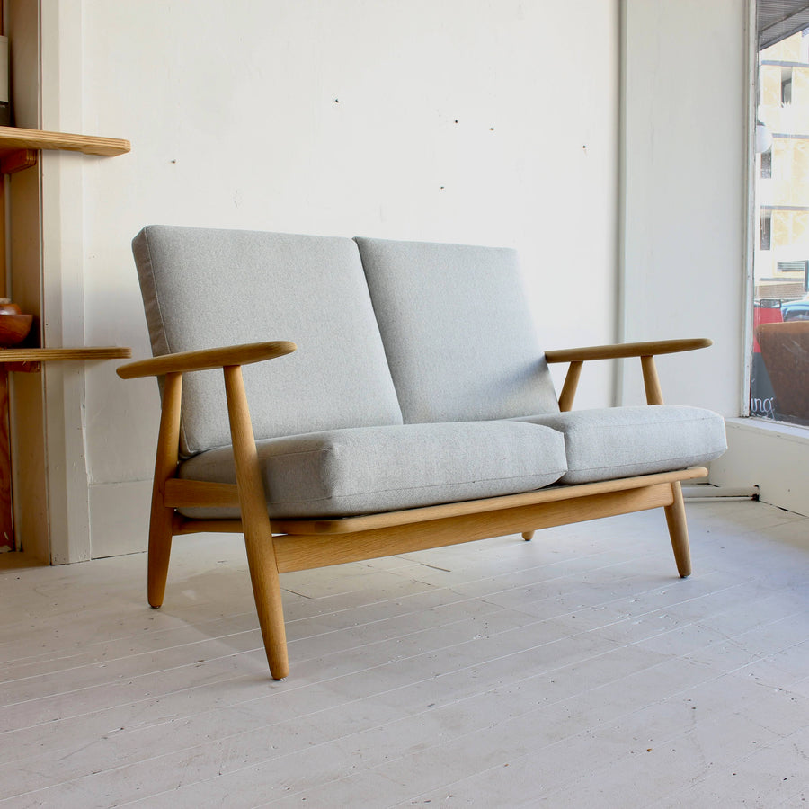 Hans J. Wegner GE240/2 Sofa