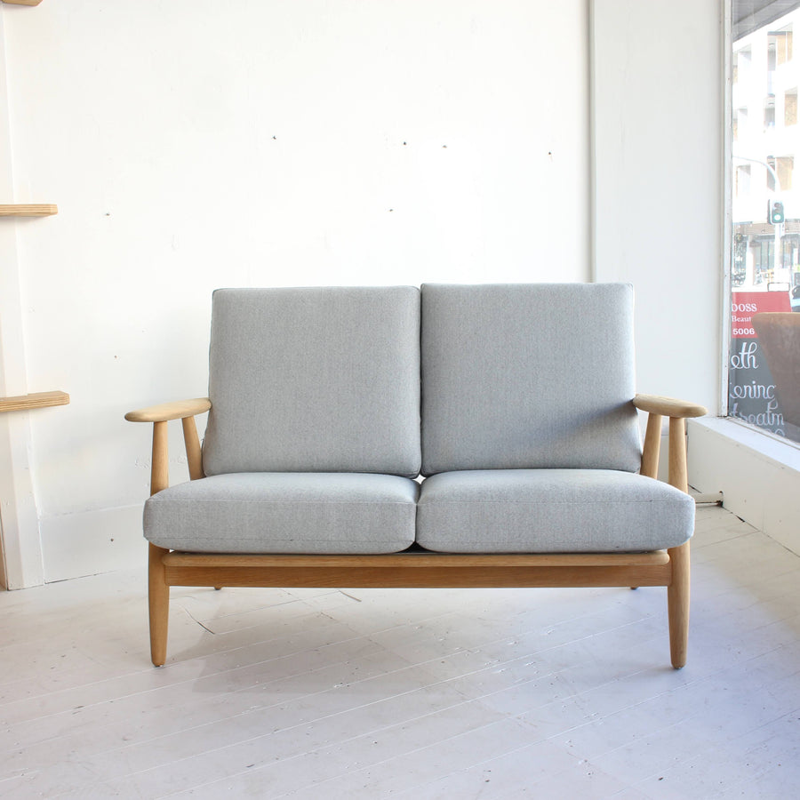 Hans J. Wegner GE240/2 Sofa