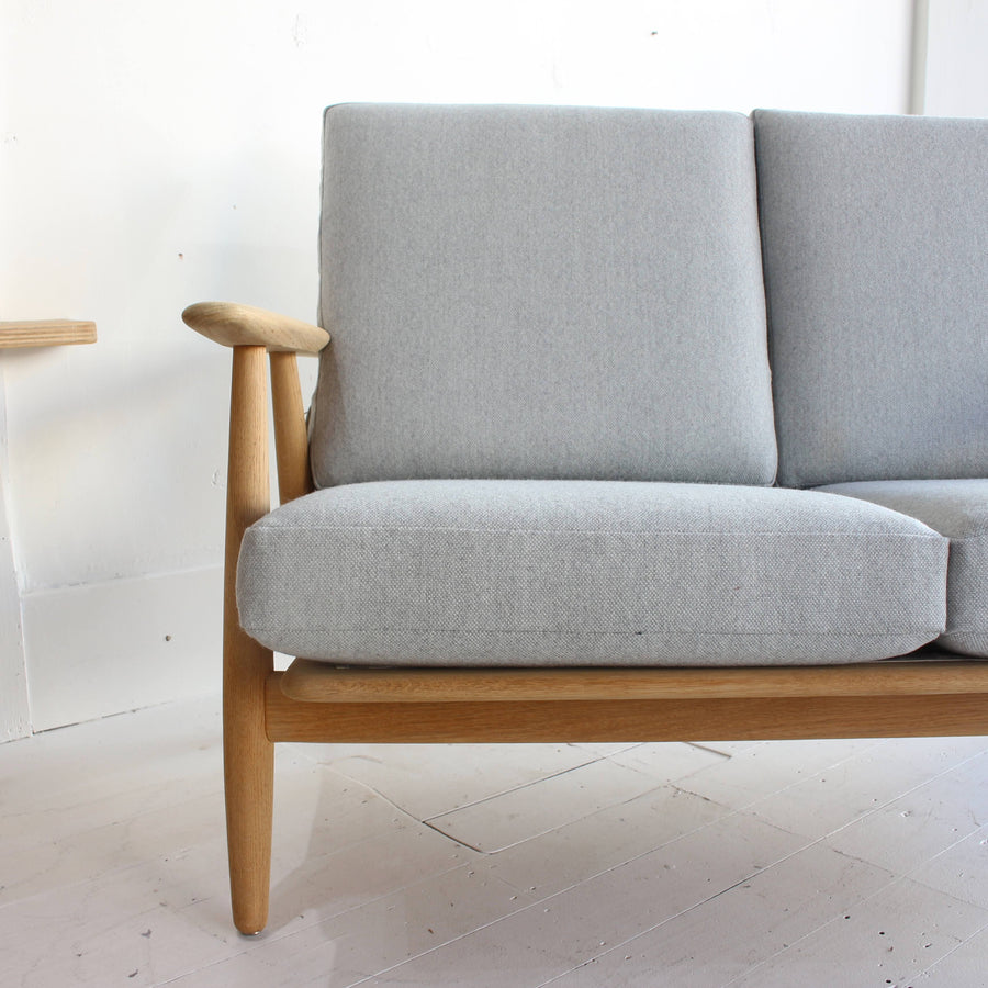 Hans J. Wegner GE240/2 Sofa