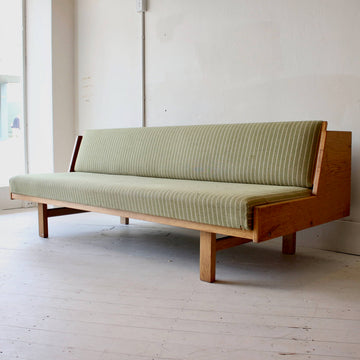 Hans J. Wegner GE258 Adjustable Daybed / Sofa