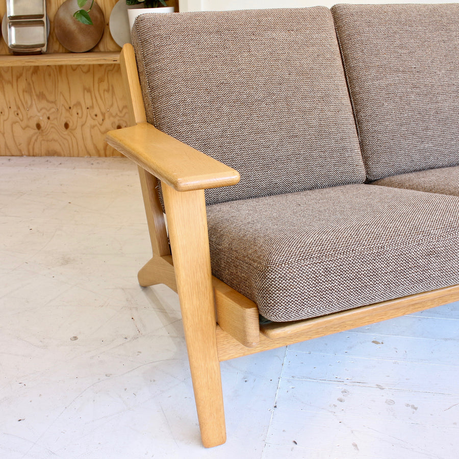 Hans J. Wegner GE290/3 Sofa