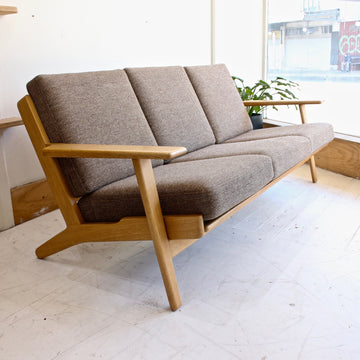 Hans J. Wegner GE290/3 Sofa