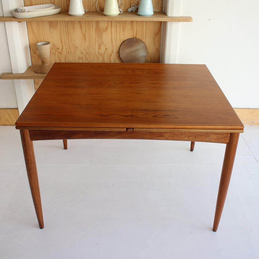 Danish Deluxe 'Klinta' Dining Table