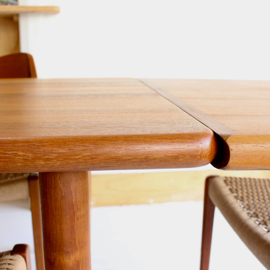 Niels Otto Møller 24A Dining Table