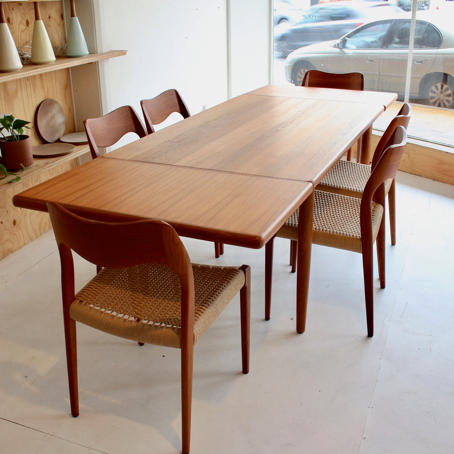 Niels Otto Møller 24A Dining Table