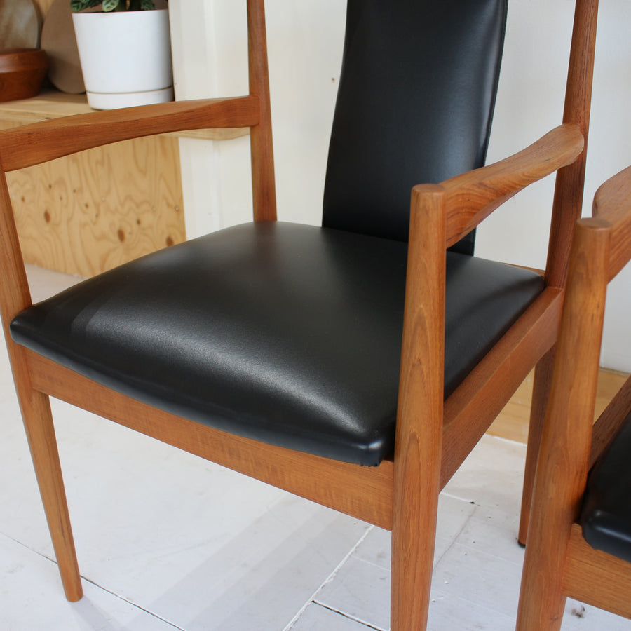 Parker T-Back 89 Carver Dining Chairs