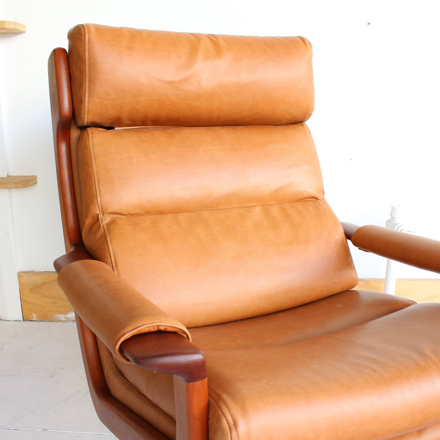 Tessa 'Delmont' Armchair and Ottomon Set